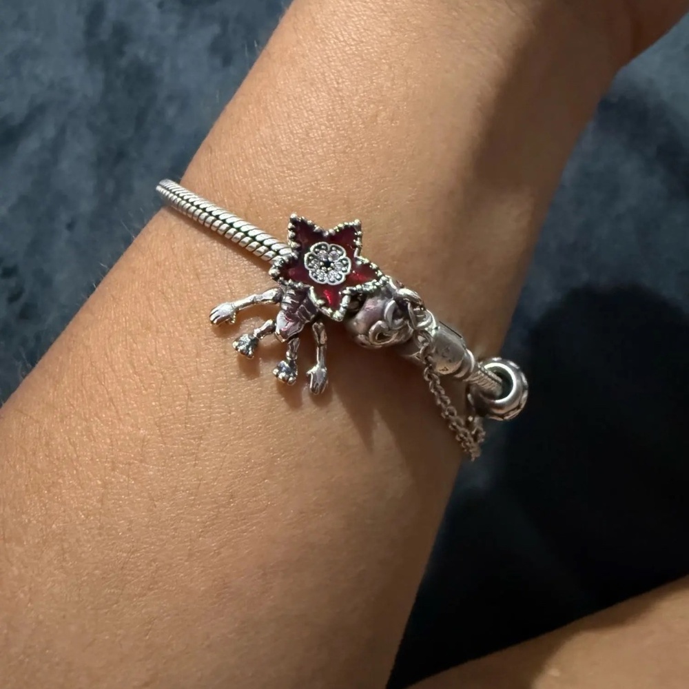 1pcs Pandora x Stranger Things Charm - Picture 10 of 16